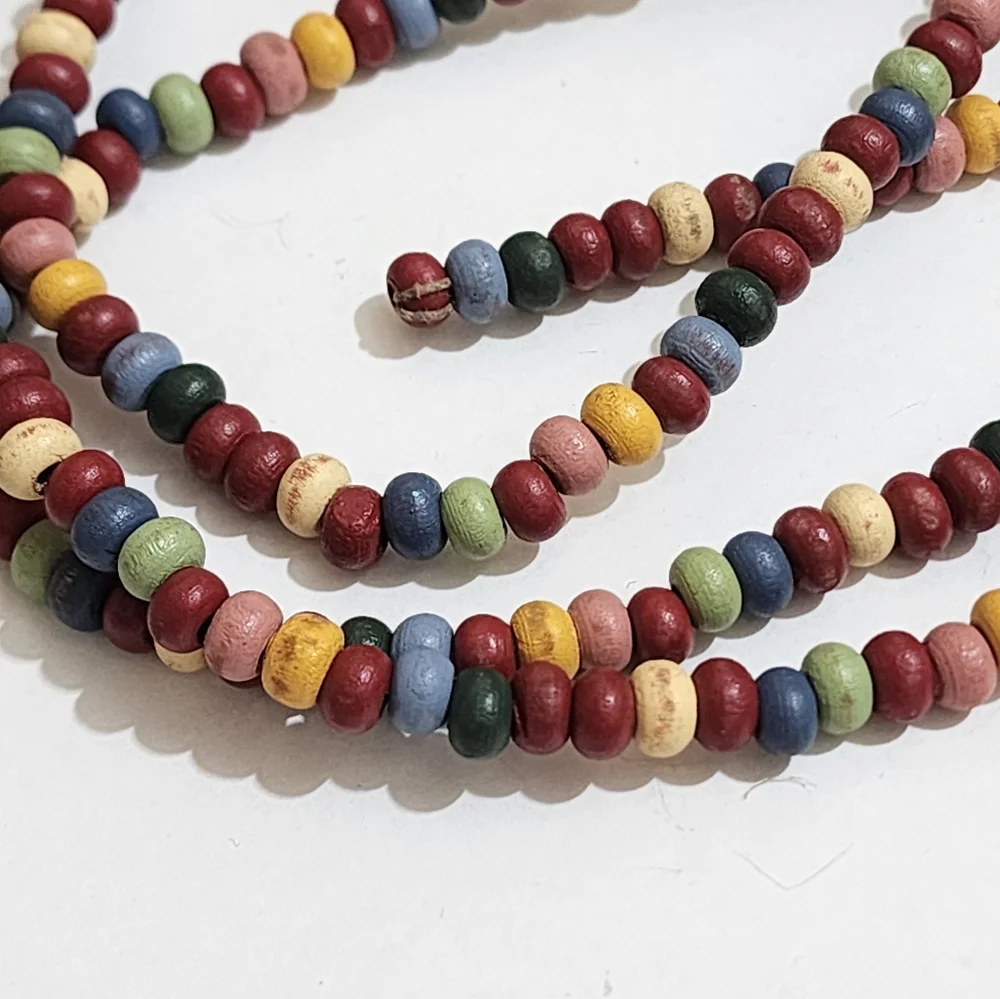 Old Fashioned Tree Light Garland And Wooden Bead Garland
